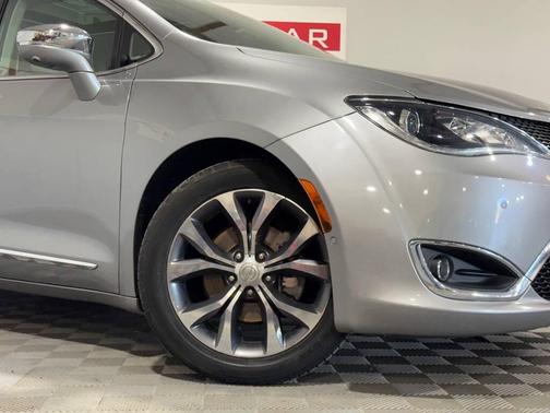 Silver 2017 Chrysler Pacifica Limited