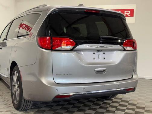 Silver 2017 Chrysler Pacifica Limited