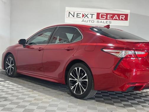 2020 Toyota Camry SE