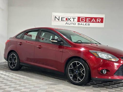 Red 2014 Ford Focus SE