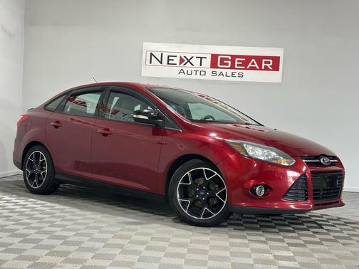 Red 2014 Ford Focus SE