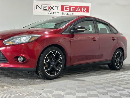 Red 2014 Ford Focus SE