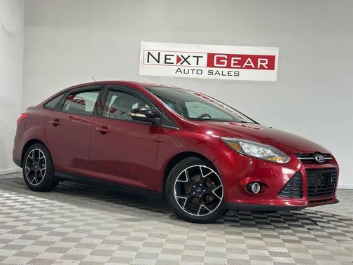 Red 2014 Ford Focus SE
