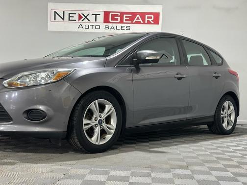 Gray 2014 Ford Focus SE