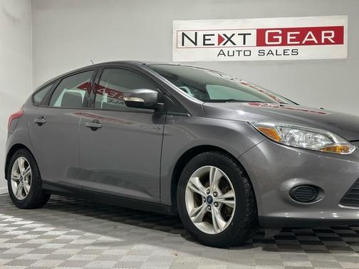 Gray 2014 Ford Focus SE