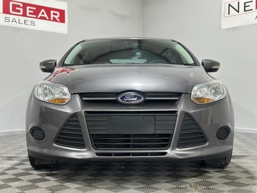 Gray 2014 Ford Focus SE