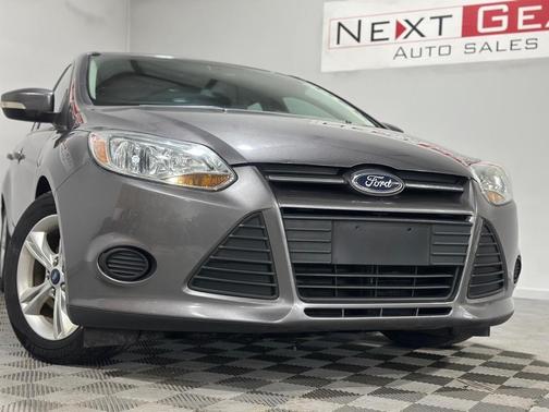 Gray 2014 Ford Focus SE