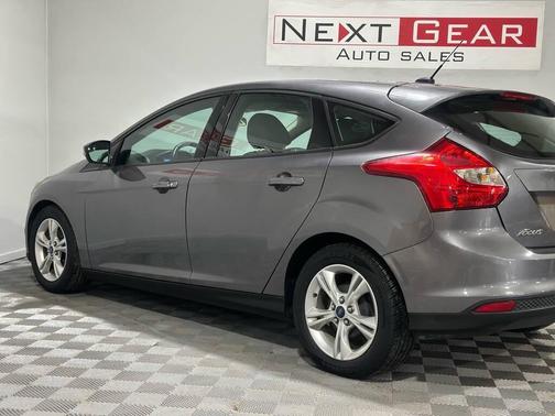 Gray 2014 Ford Focus SE