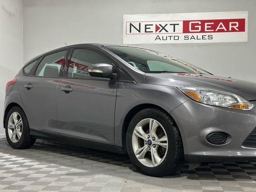 Gray 2014 Ford Focus SE