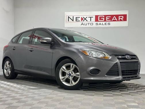 Gray 2014 Ford Focus SE