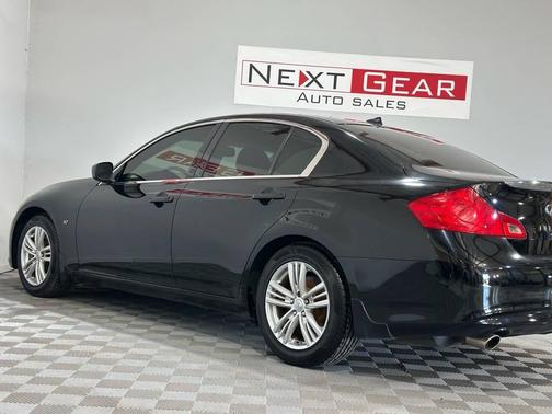 2015 INFINITI Q40 Base