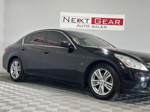 2015 INFINITI Q40 Base