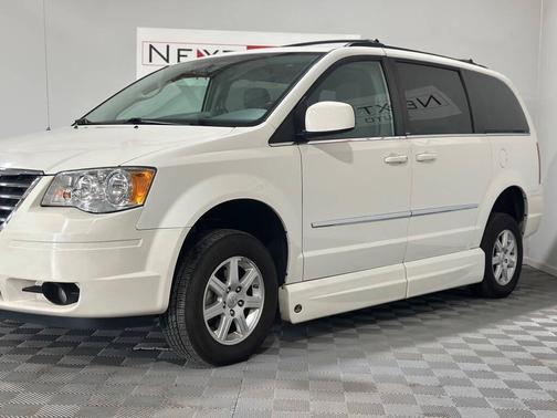 2010 Chrysler Town & Country Touring