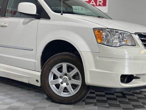 2010 Chrysler Town & Country Touring