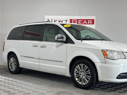 2015 Chrysler Town & Country Touring-L