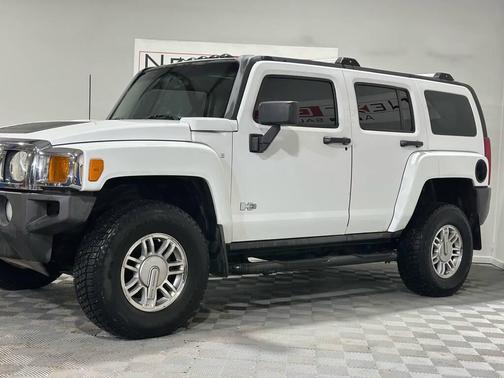 White 2006 Hummer H3