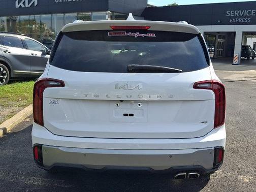 Glacial White Pearl 2023 Kia Telluride S