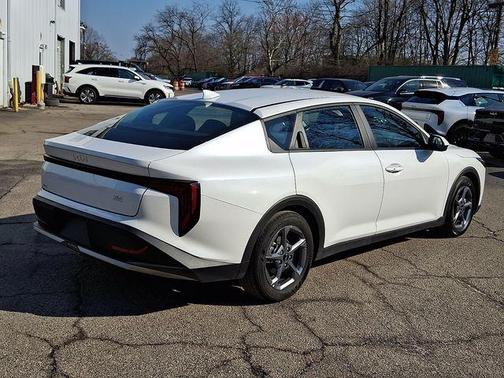 Snow White Pearl 2025 Kia K4 LXS