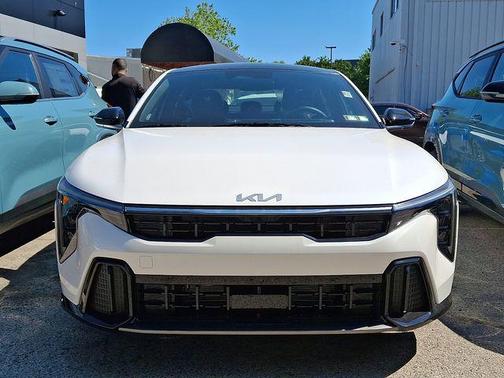 Snow White Pearl 2026 Kia K4 GT-Line