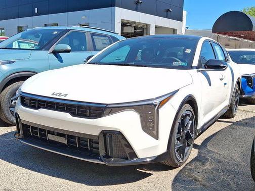 Snow White Pearl 2026 Kia K4 GT-Line