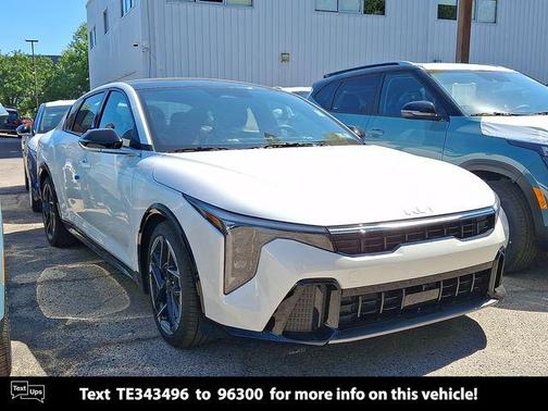 Snow White Pearl 2026 Kia K4 GT-Line