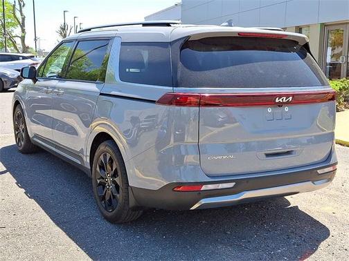 2023 Kia Carnival SX
