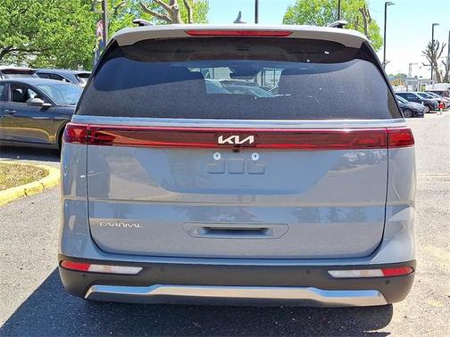 2023 Kia Carnival SX