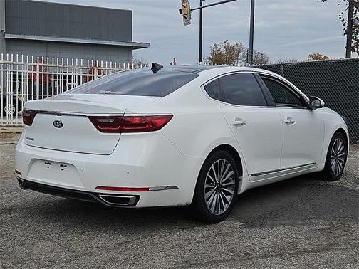 2017 Kia Cadenza Technology