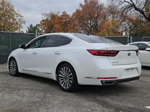 2017 Kia Cadenza Technology