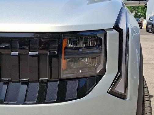Ivory Silver 2027 Kia Seltos S