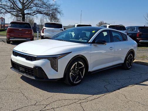 Snow White Pearl 2025 Kia K4 GT-Line