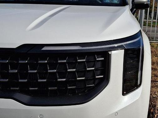 Snow White Pearl 2027 Kia Carnival Hybrid EX