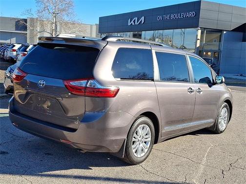2017 Toyota Sienna SE