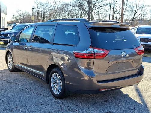 2017 Toyota Sienna SE