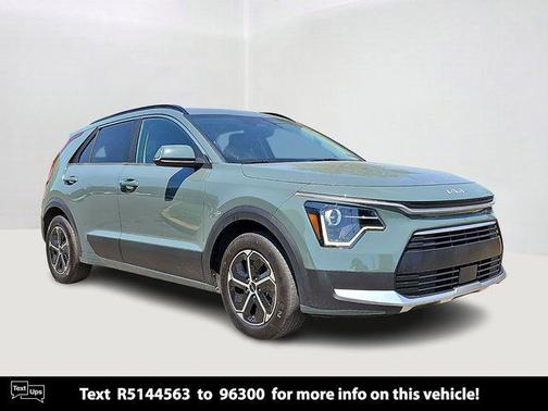 Cityscape Green 2024 Kia Niro EX