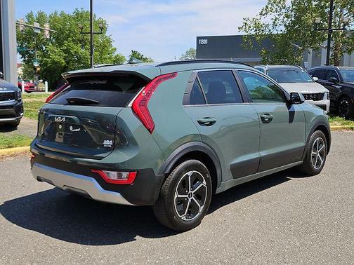 Cityscape Green 2024 Kia Niro EX