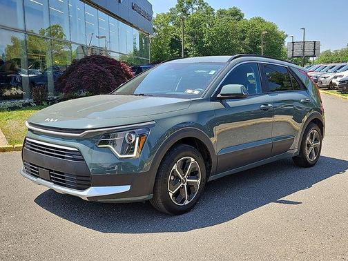 Cityscape Green 2024 Kia Niro EX