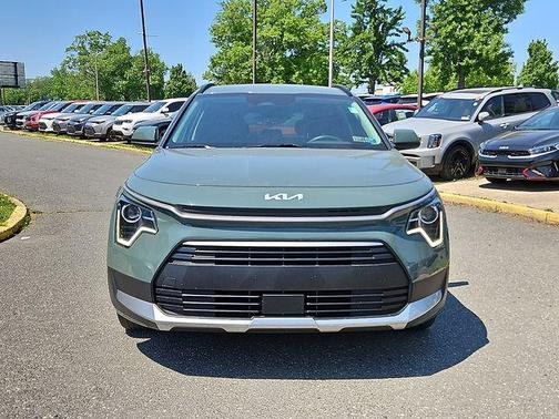 Cityscape Green 2024 Kia Niro EX