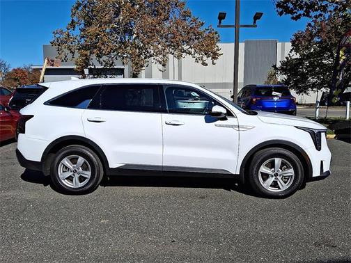 2025 Kia Sorento LX