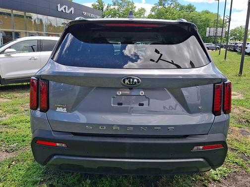 Everlasting Silver 2021 Kia Sorento S