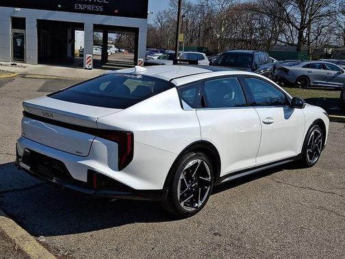 Snow White Pearl 2025 Kia K4 GT-Line