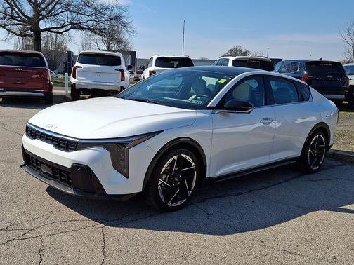 Snow White Pearl 2025 Kia K4 GT-Line