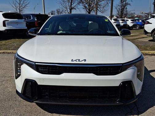 Snow White Pearl 2025 Kia K4 GT-Line