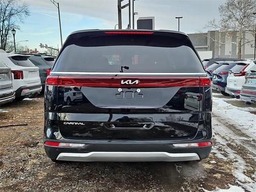 2024 Kia Carnival LX