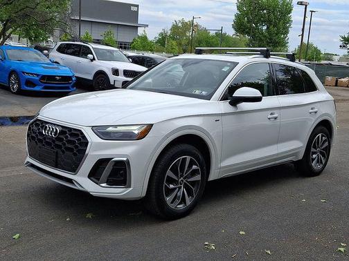 Ibis White 2023 Audi Q5 45 S line Premium Plus