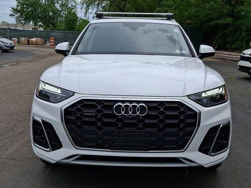 Ibis White 2023 Audi Q5 45 S line Premium Plus