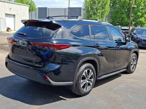 Midnight Black Metallic 2023 Toyota Highlander XLE