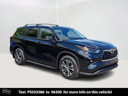 Midnight Black Metallic 2023 Toyota Highlander XLE