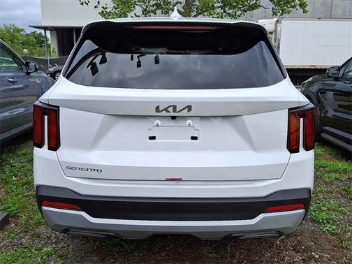 2025 Kia Sorento LX