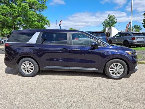 2024 Kia Carnival LX